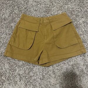 Cargo green shorts